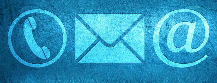 Kontakt Rheinmetall: Telefonhörer, Briefumschlag, E-Mail Icons auf blauem Hintergrund